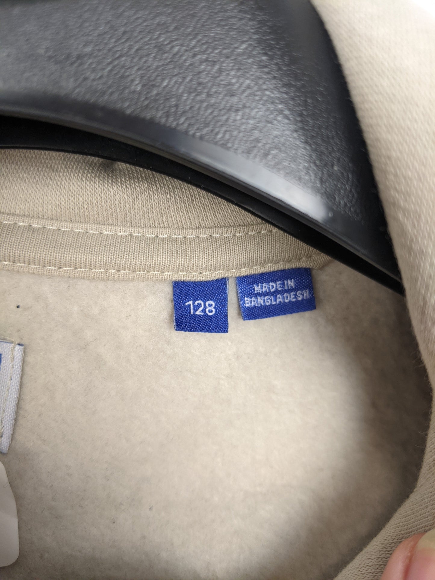Size and manufacturing details of the hoodie