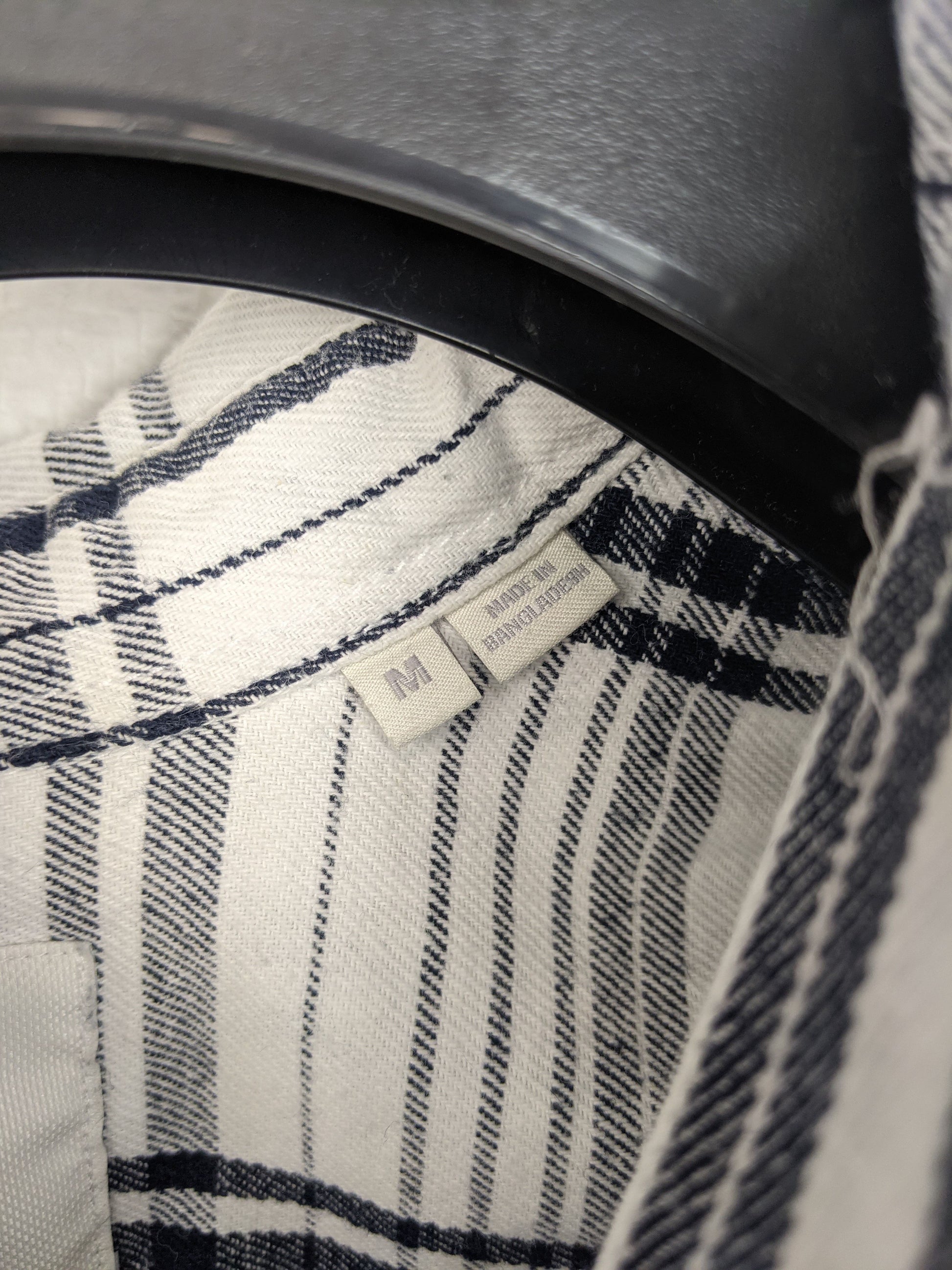Size tag of Jack & Jones plaid overshirt