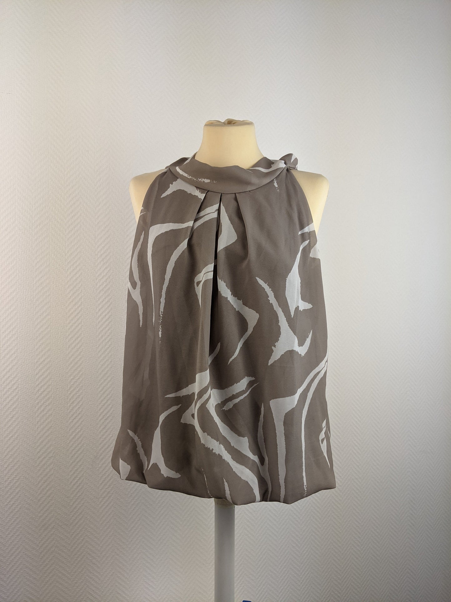 Front view of Assuili gray sleeveless blouse