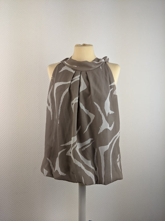 Front view of Assuili gray sleeveless blouse