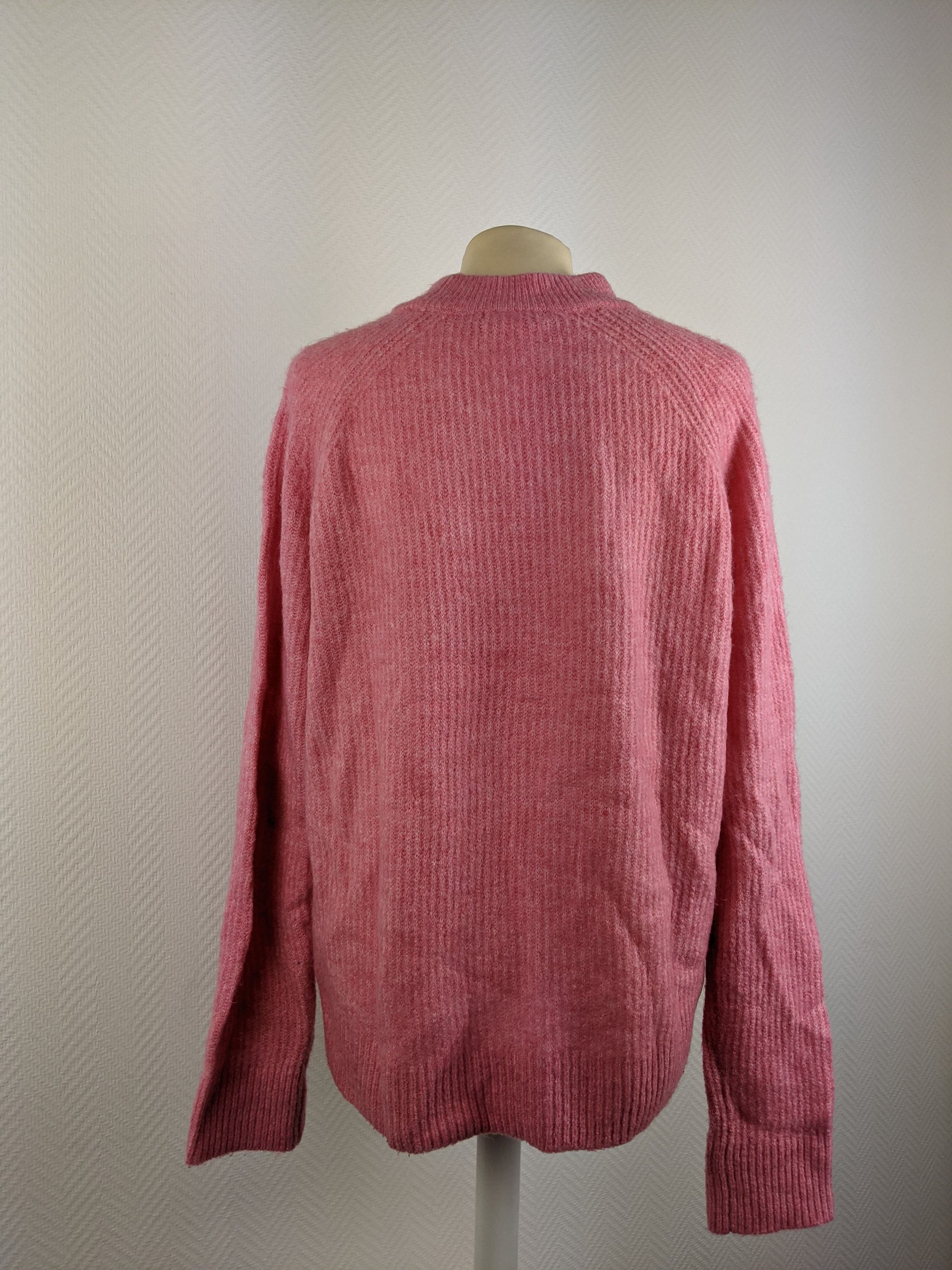 Back view of pink ribbed sweater
