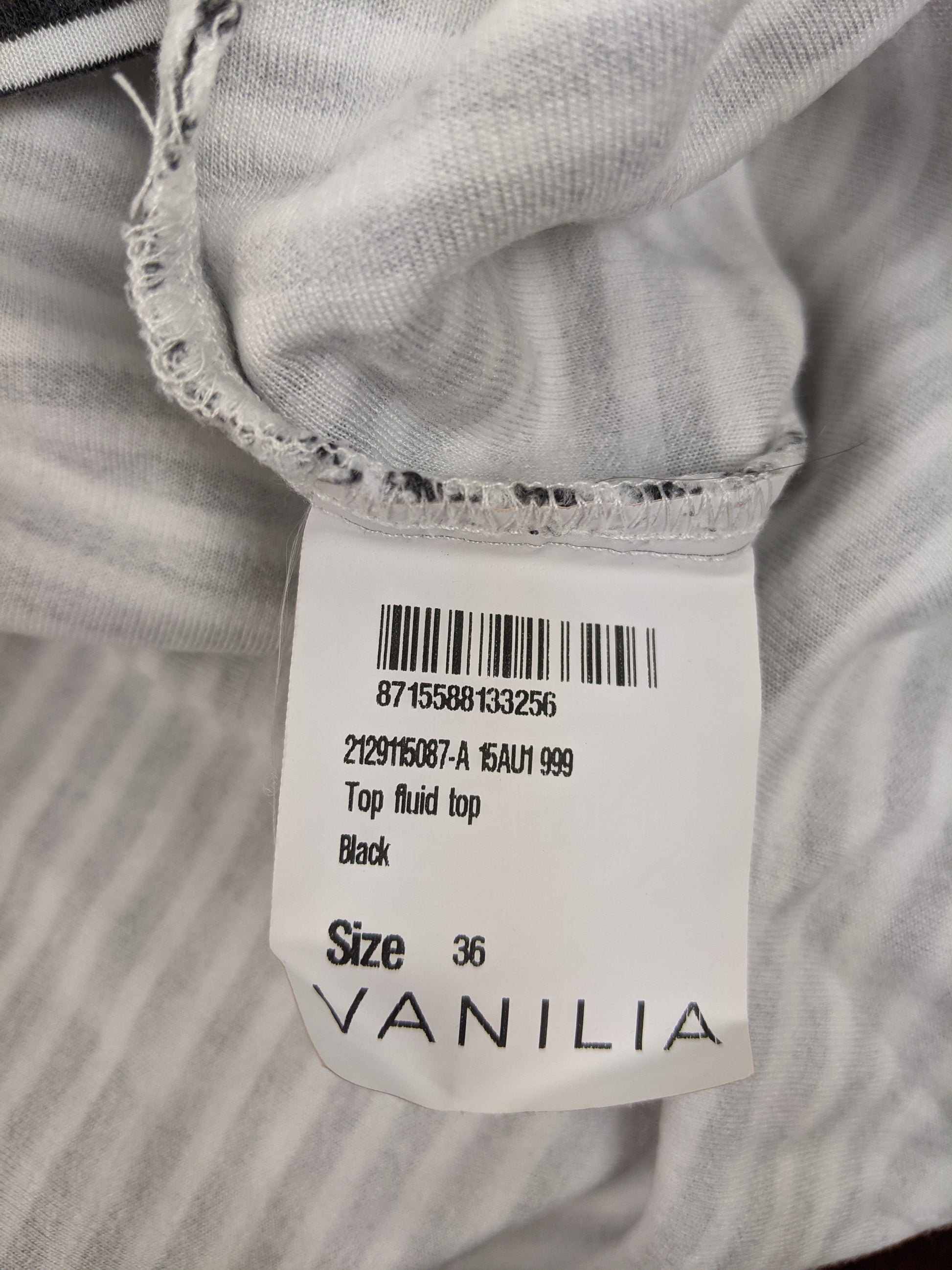 Label showing size and brand of Vanilia top