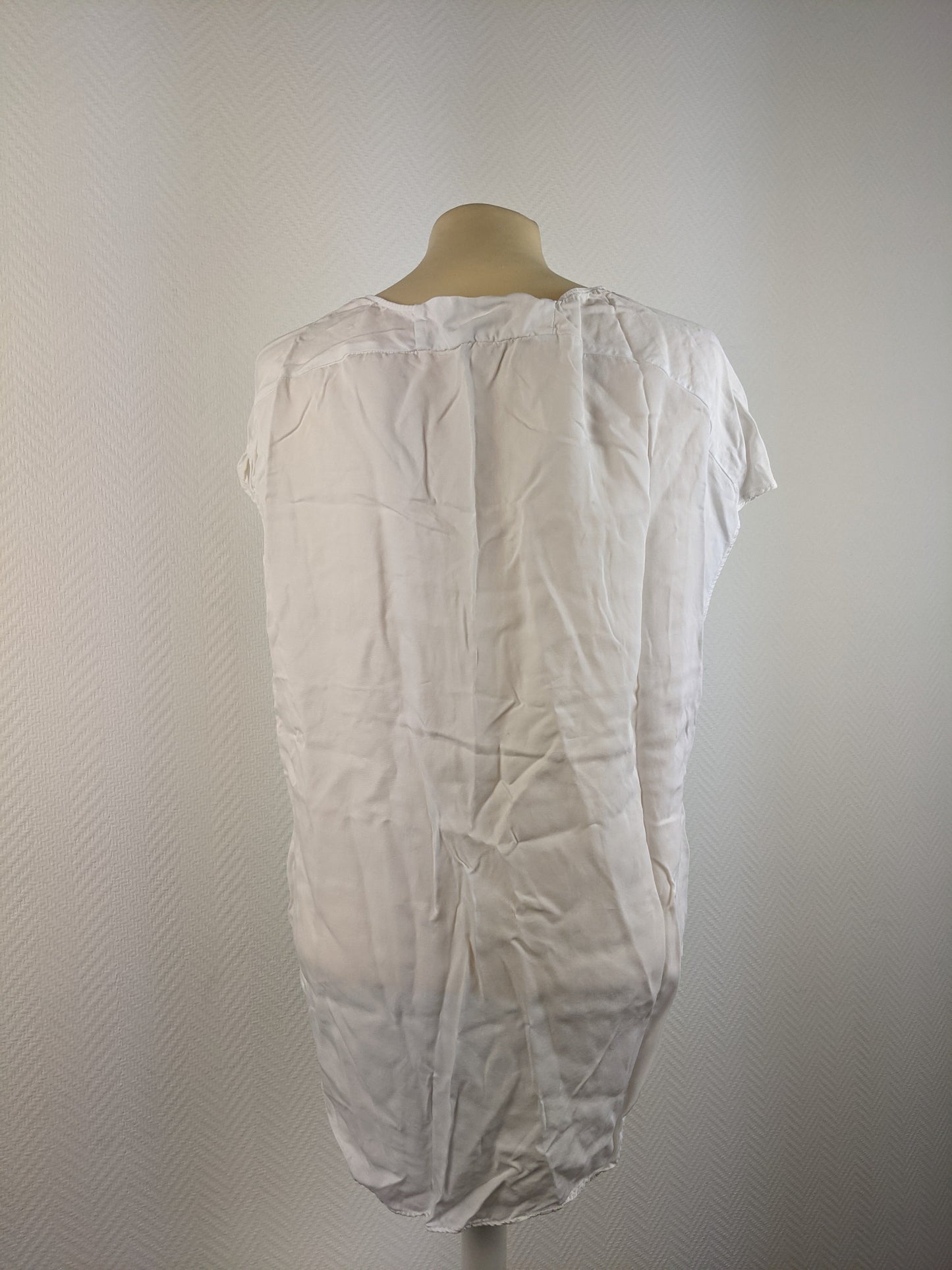 Back view of Vanilia white short sleeve blouse