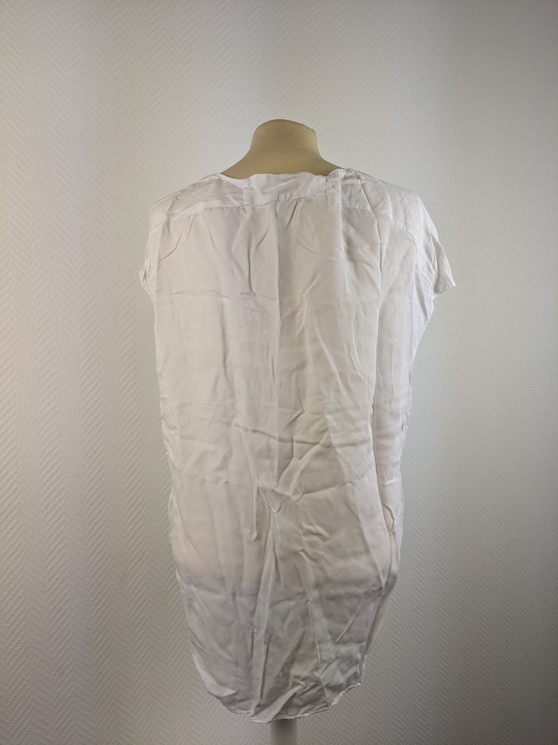 Back view of Vanilia white short sleeve blouse