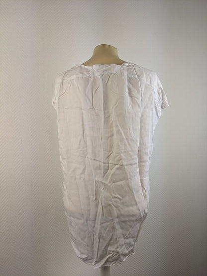 Back view of Vanilia white short sleeve blouse