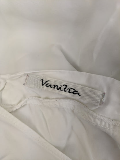 Close-up of Vanilia brand label