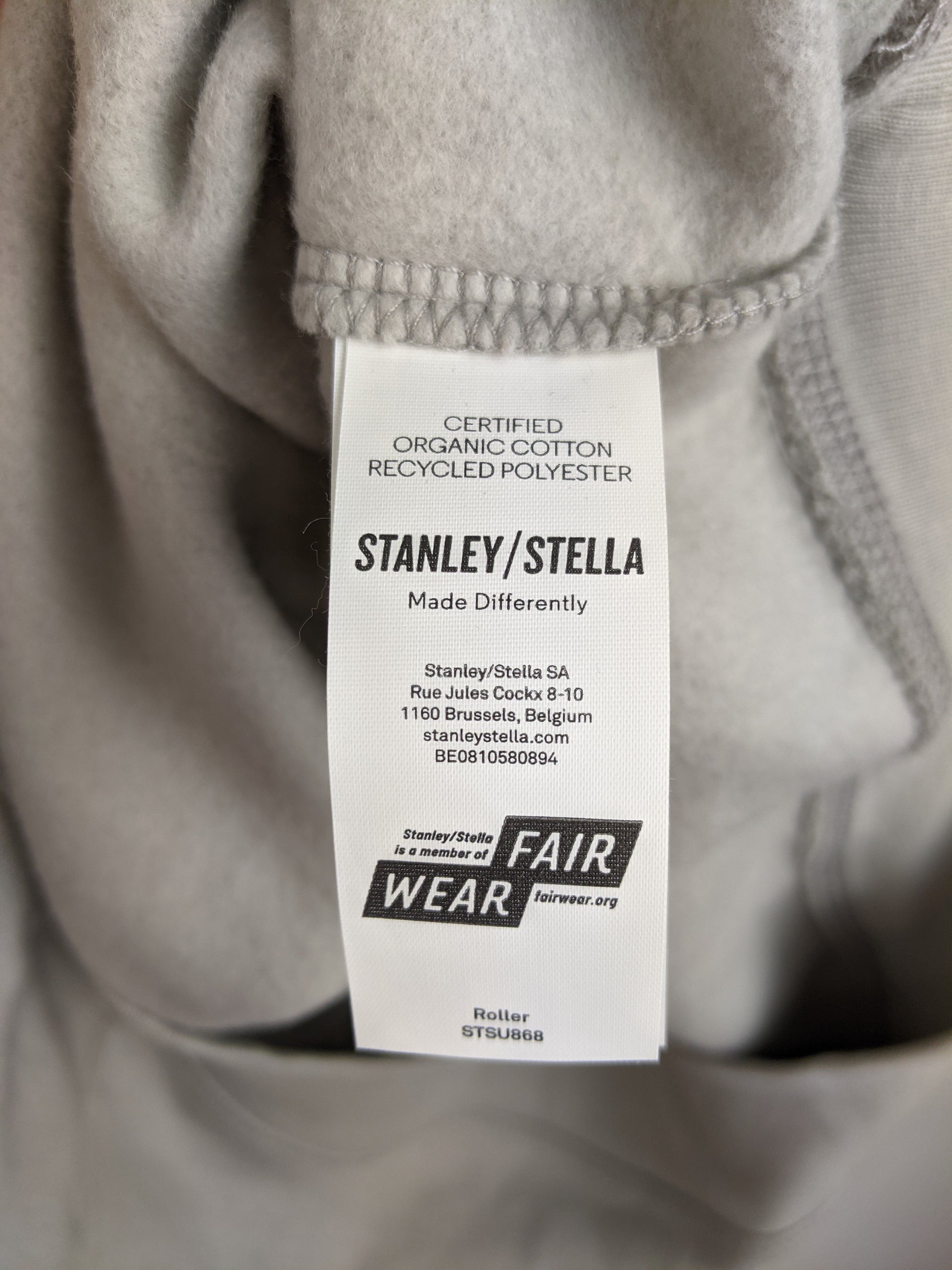 Label showing organic cotton and recycled polyester material
