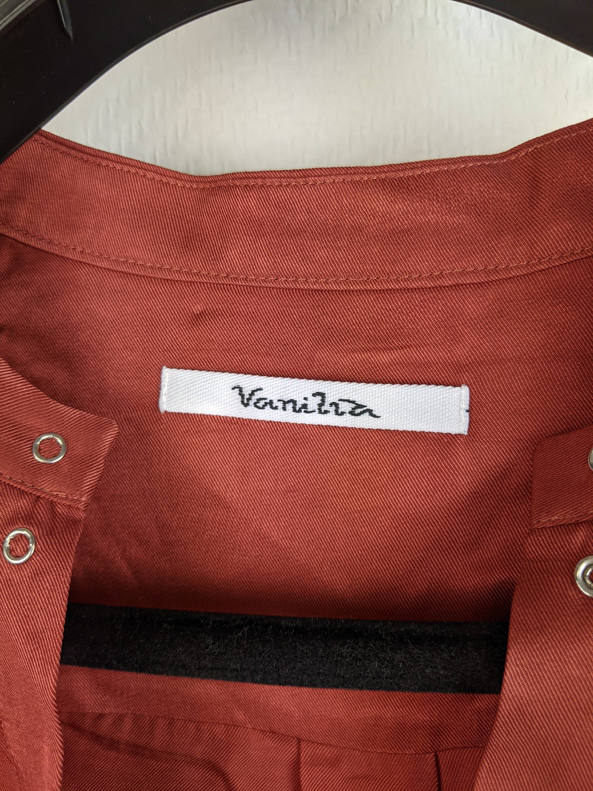 Close-up of Vanilia brand label