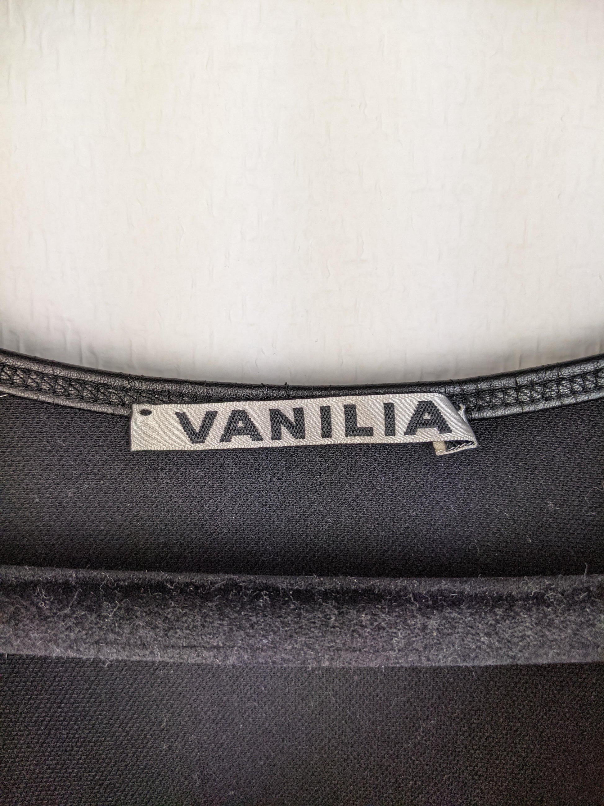 Close-up of Vanilia brand label