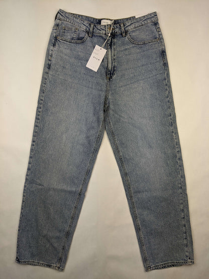 Front view of VILA light blue jeans