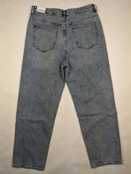 Back view of VILA light blue jeans