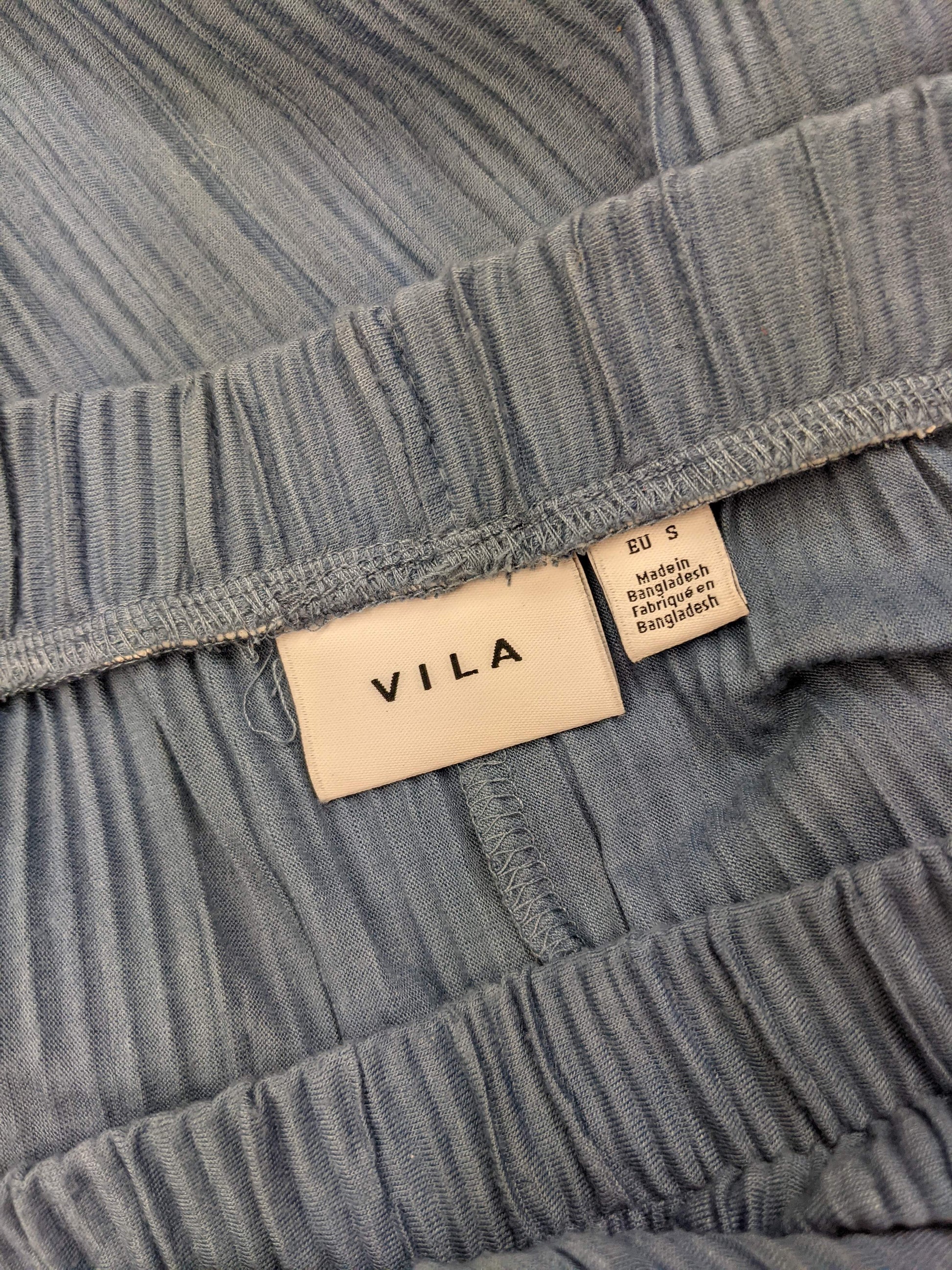 VILA brand tag on blue pants