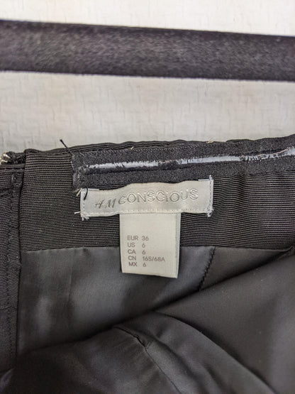 Label showing size and brand details of H&M Conscious romper