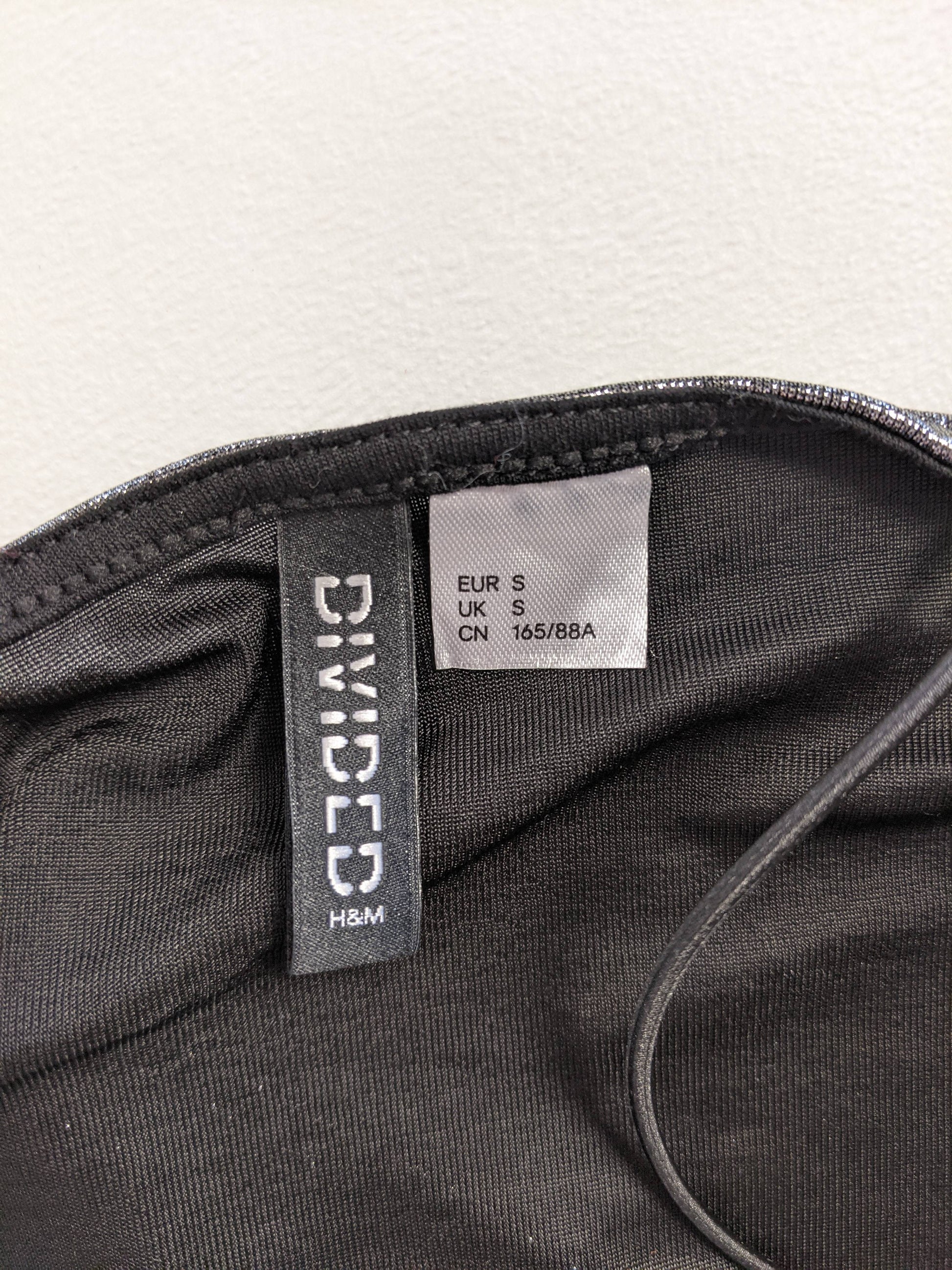 Clothing label showing H&M Divided and size details