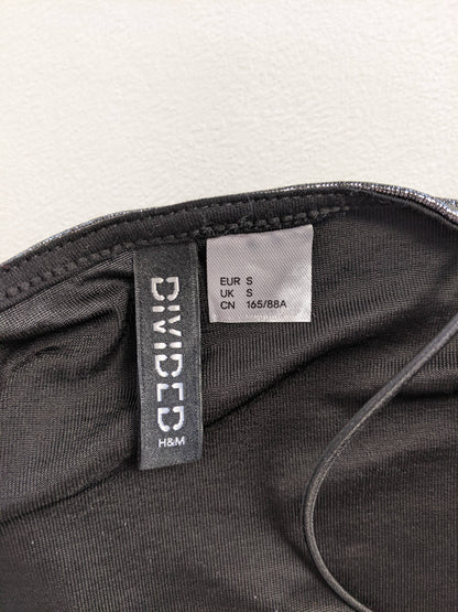 Clothing label showing H&M Divided and size details