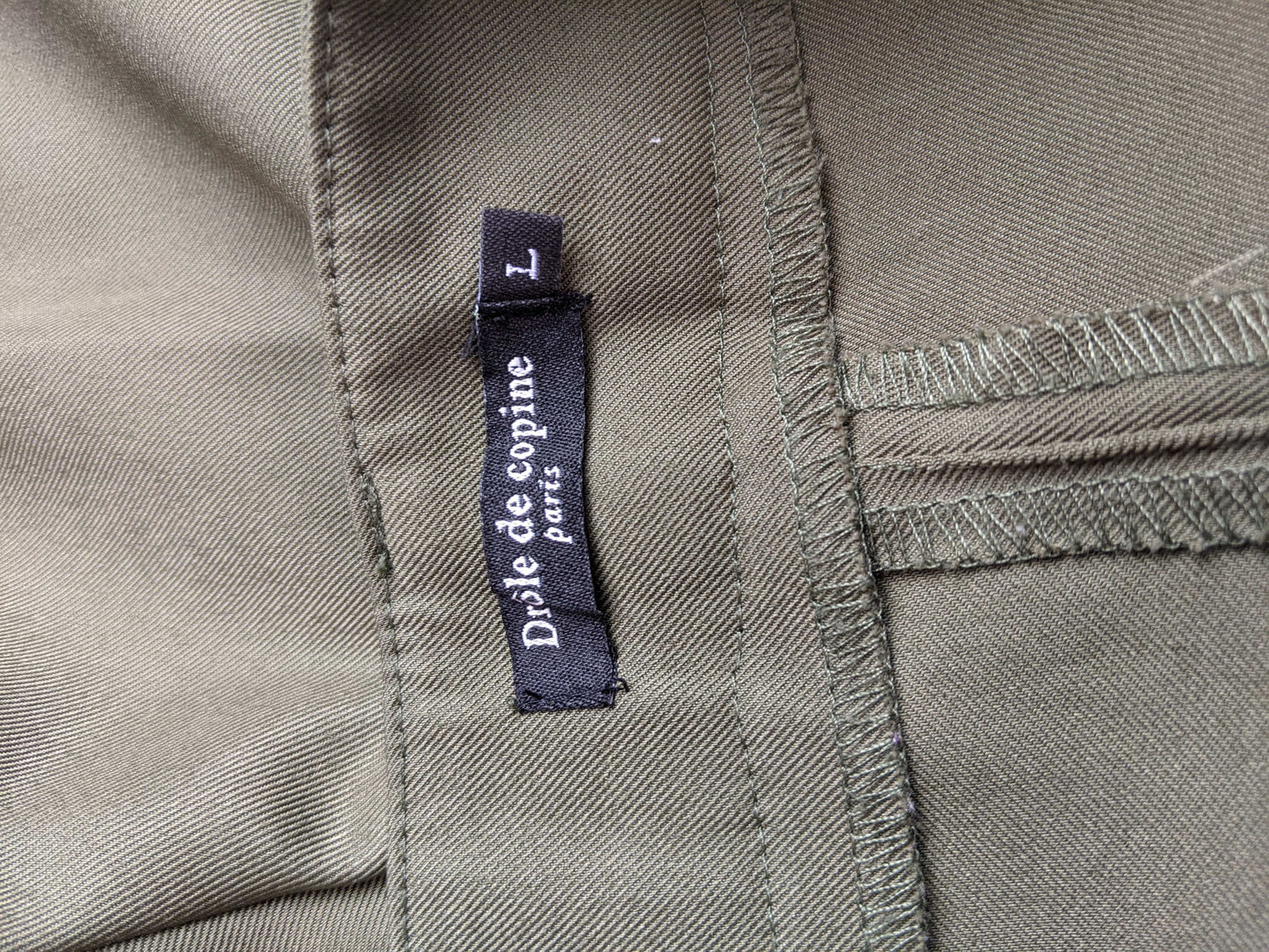 Close-up of Drôle de Copine label