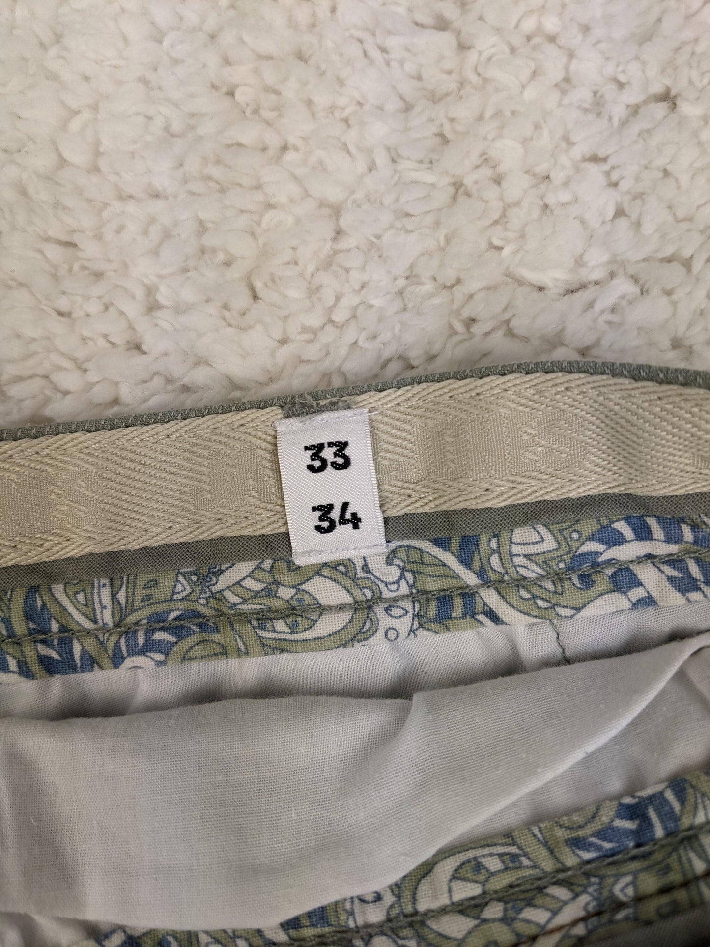 Size tag showing 33/34