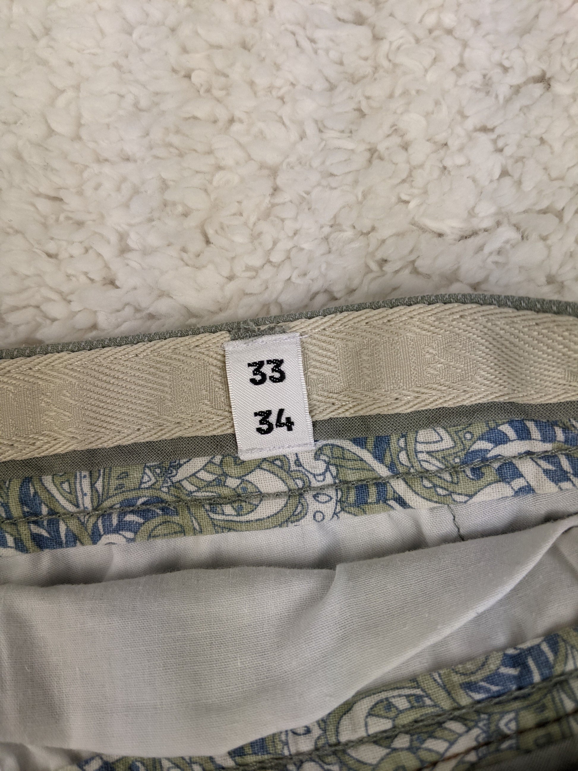 Size tag showing 33/34