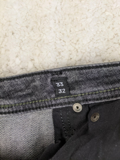 Size tag of Jack & Jones jeans indicating size 33/32