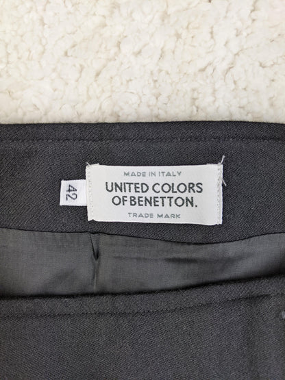 Label showing 'United Colors of Benetton' and size 42