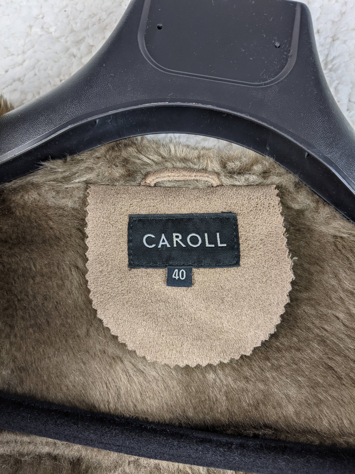 Close-up of Caroll label showing size 40