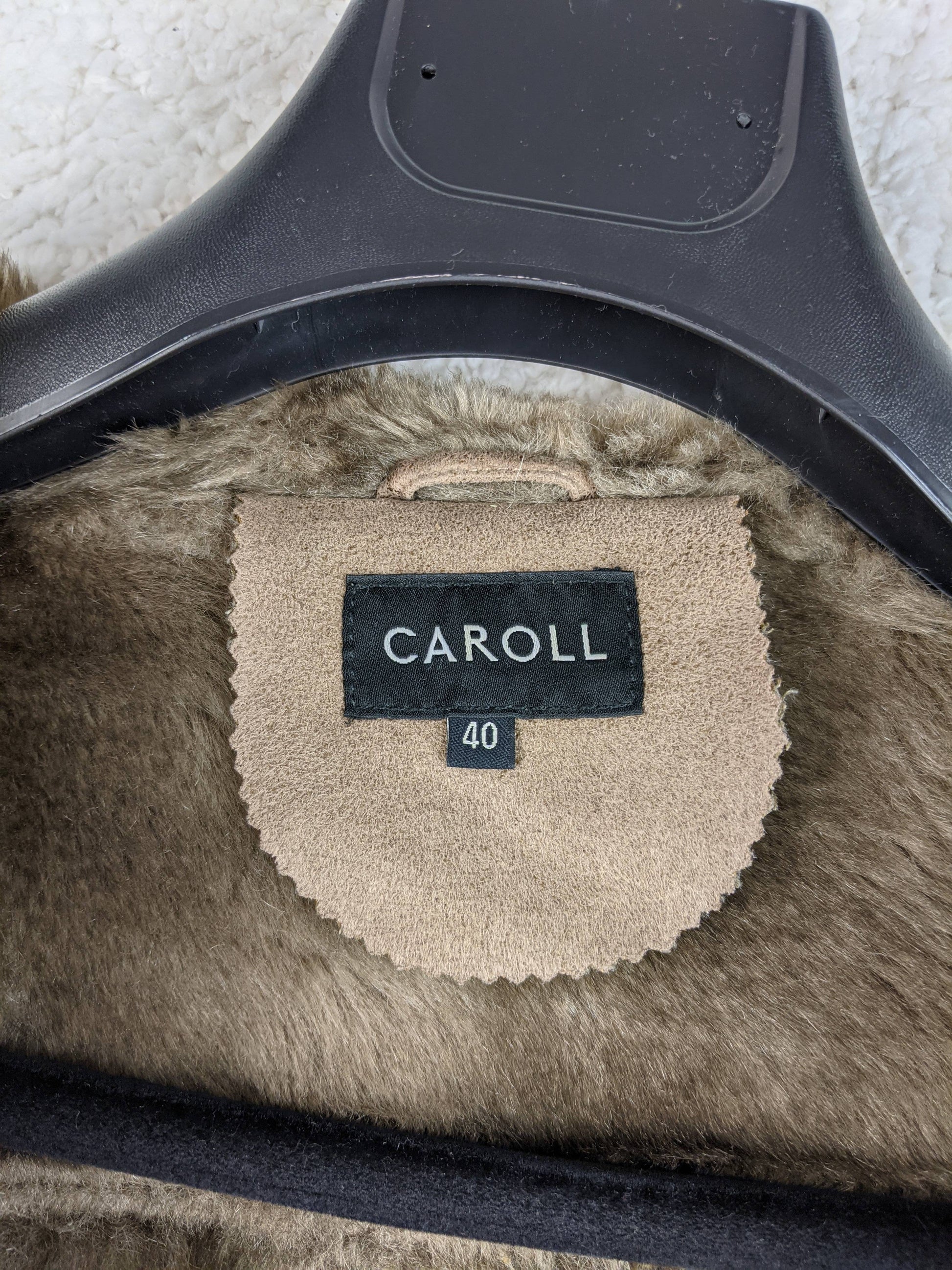 Close-up of Caroll label showing size 40
