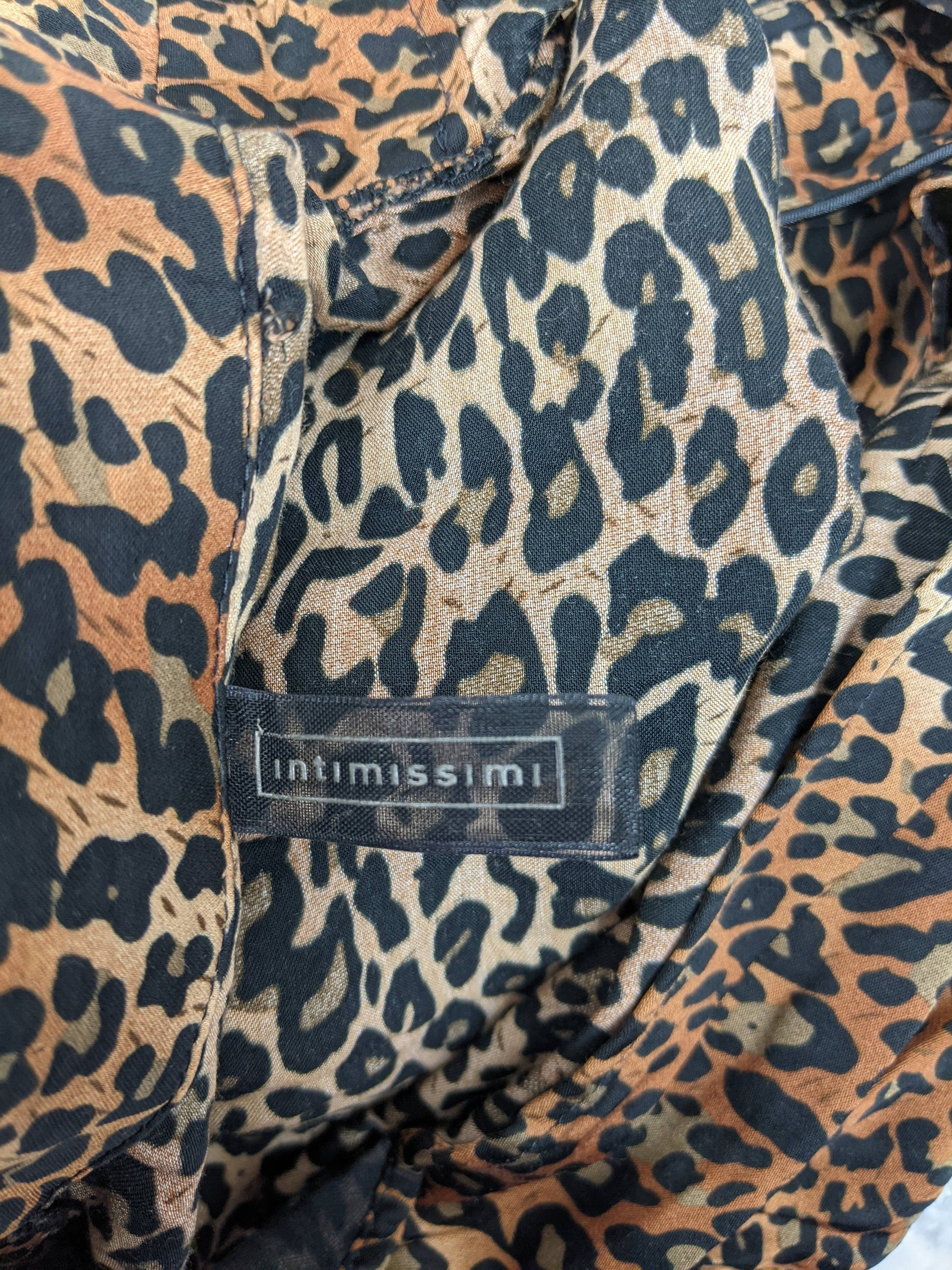 Close-up of the Intimissimi label on the blouse