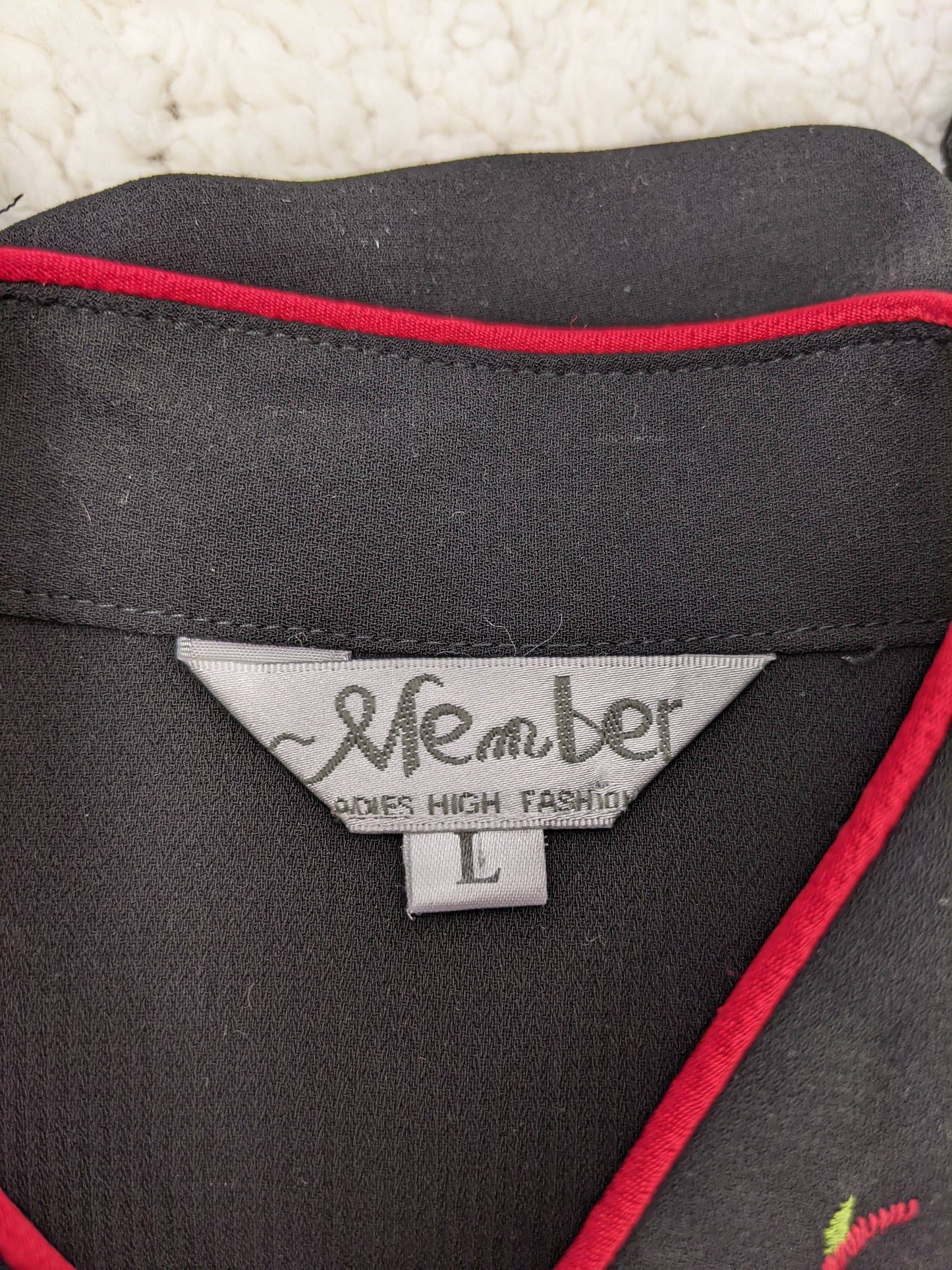 Close-up of label showing size L
