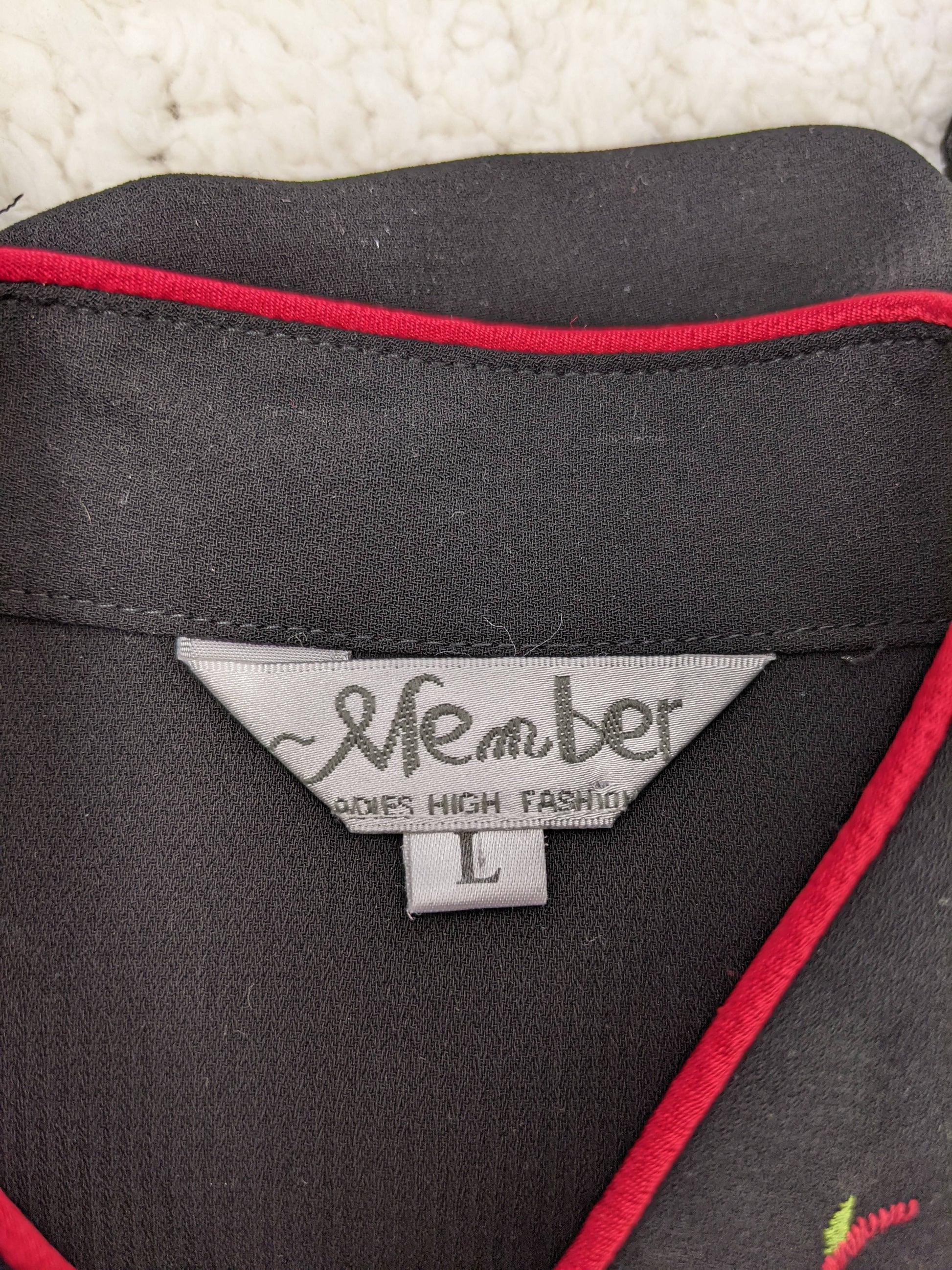 Close-up of label showing size L