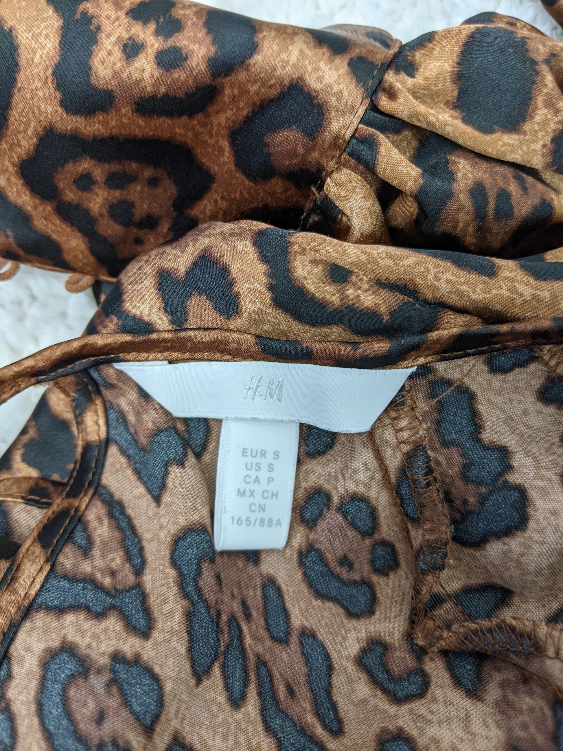 Close-up of H&M leopard print blouse size tag