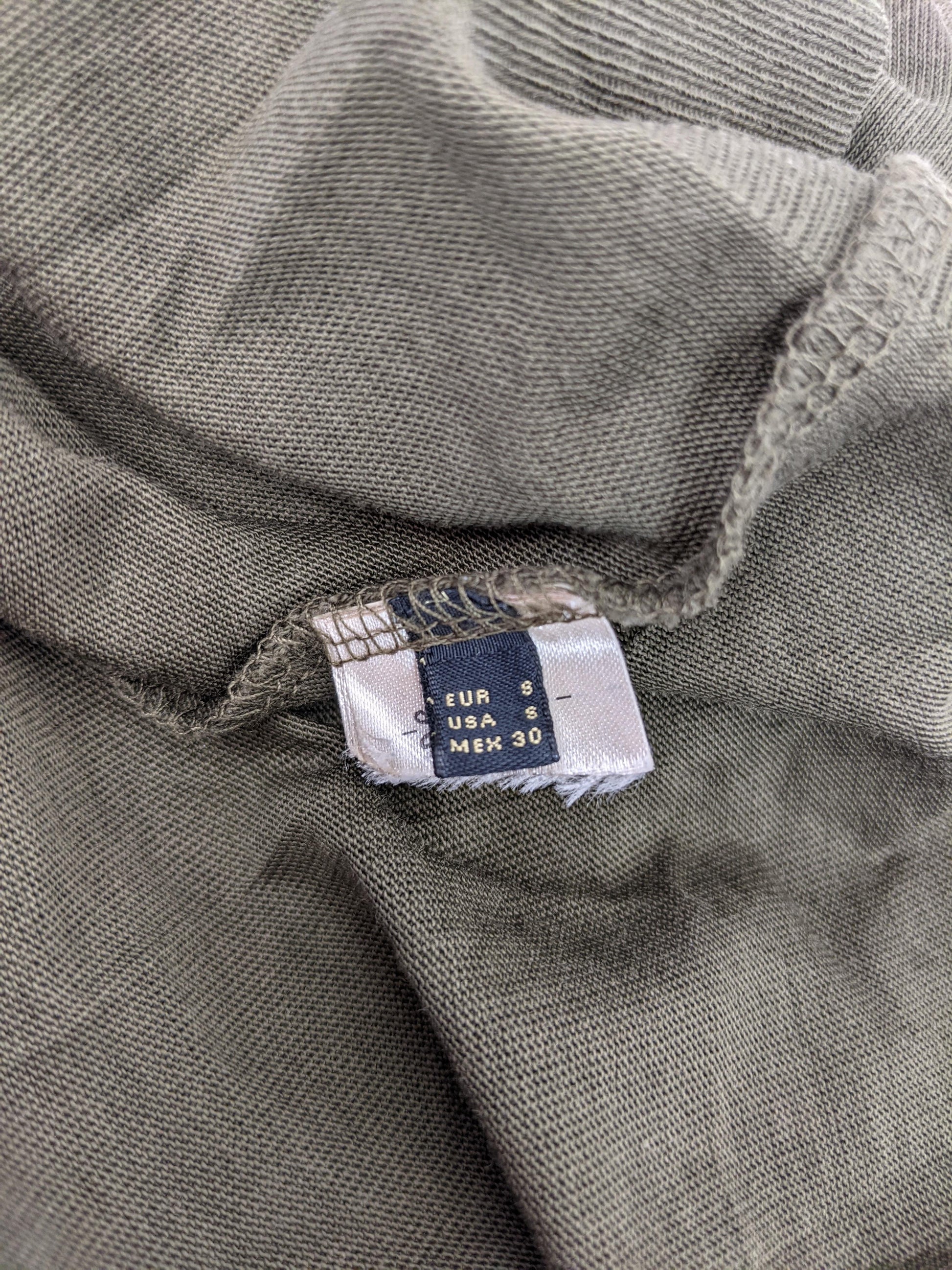 Size label showing Small