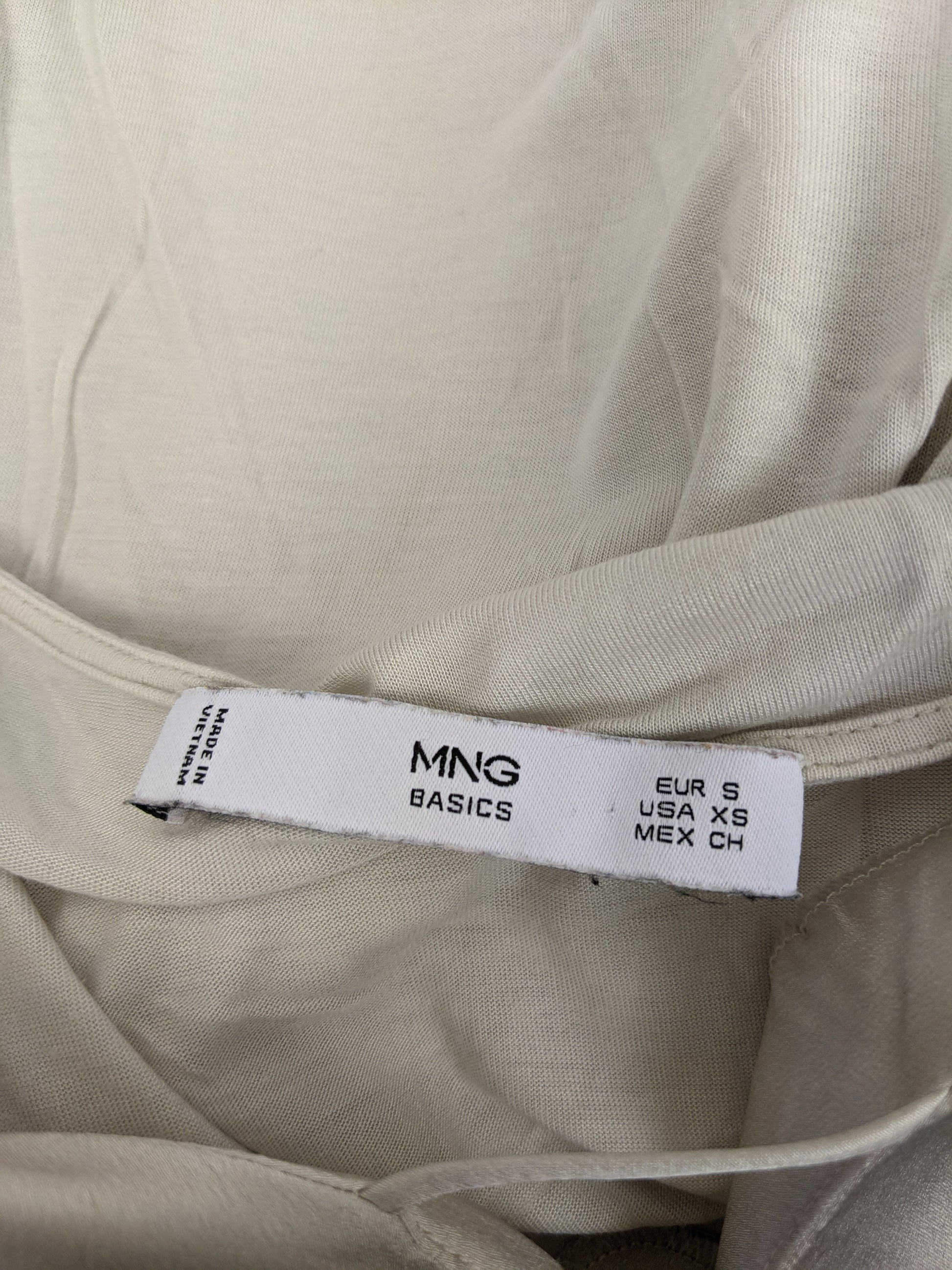 Label showing MNG Basics and size information