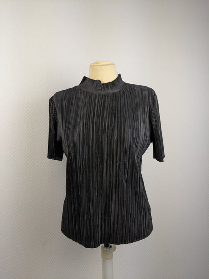 Front view of black pleated top on mannequin
