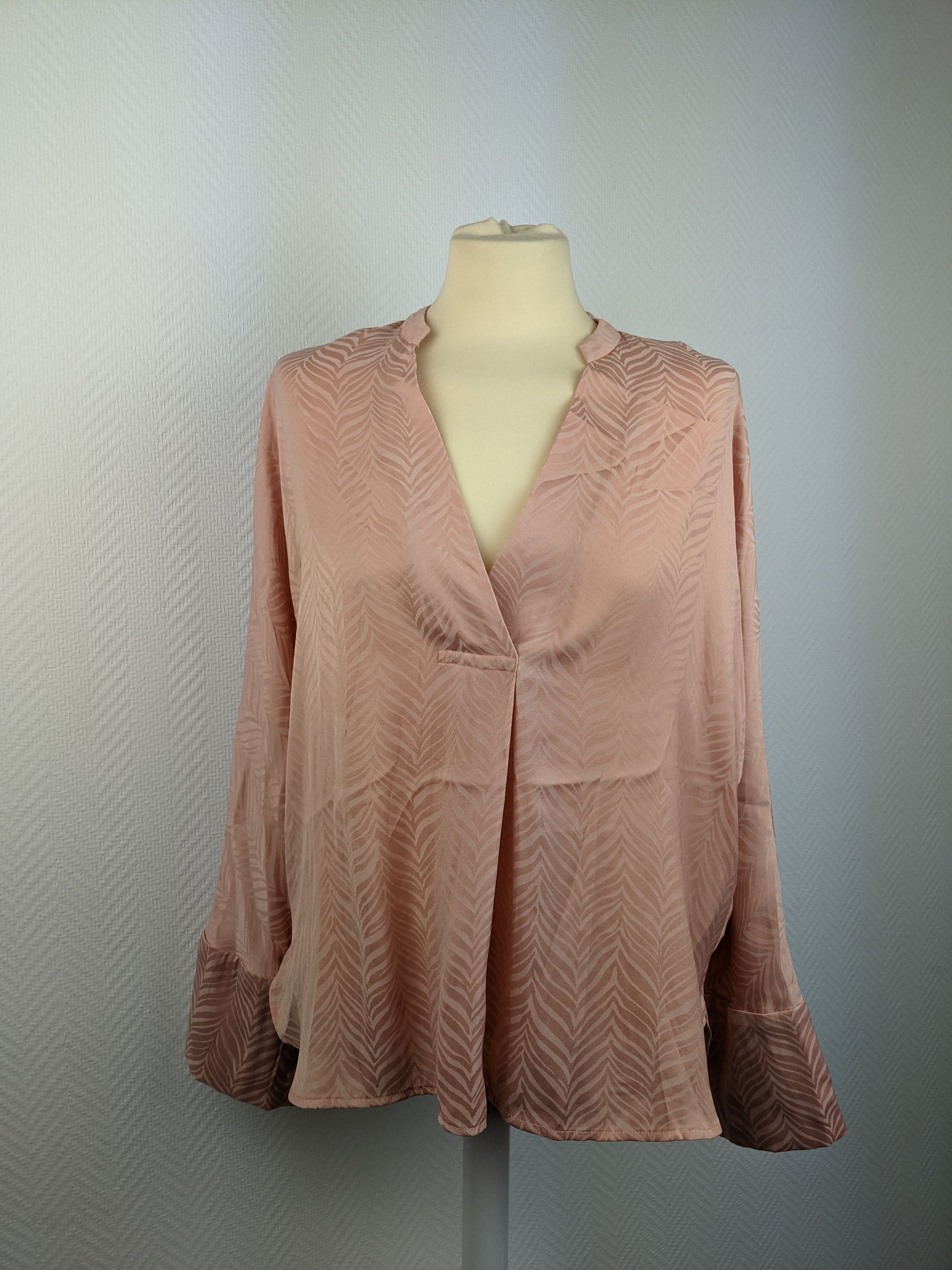Front view of Samsøe Samsøe Café Creme Blouse