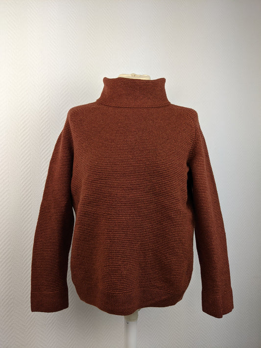 Front view of brown sweater on mannequin