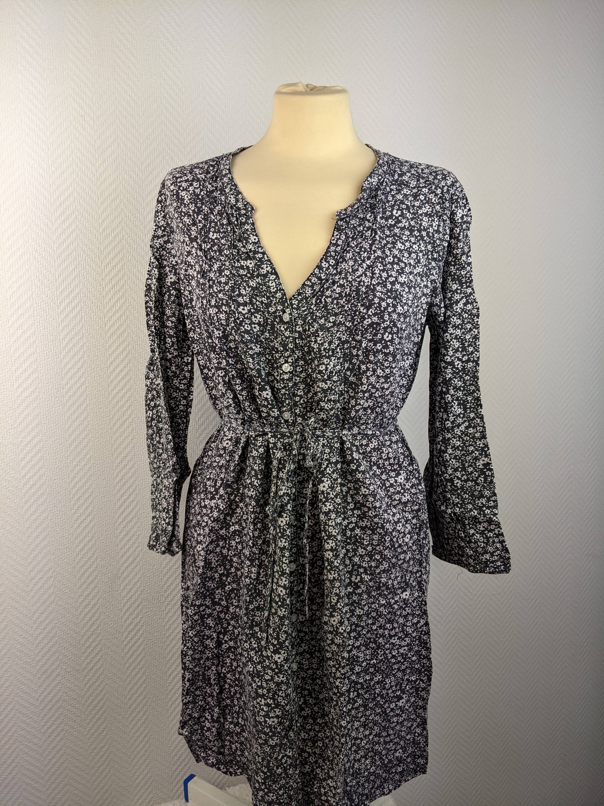 Front view of H&M Divided floral dress