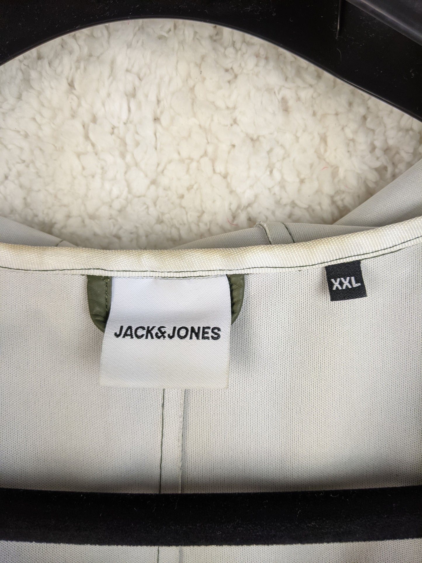 Label showing Jack & Jones branding and size XXL