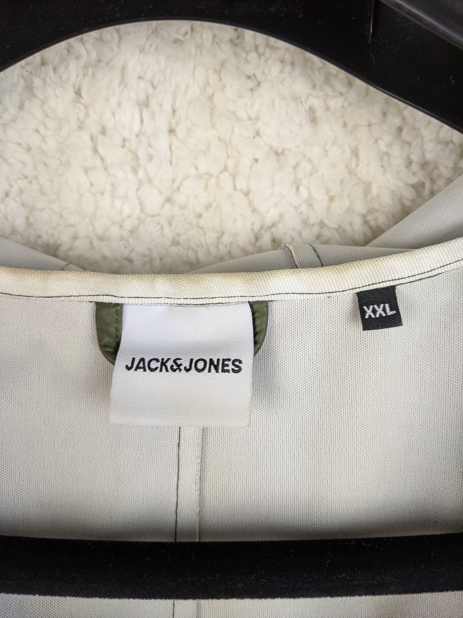 Label showing Jack & Jones branding and size XXL
