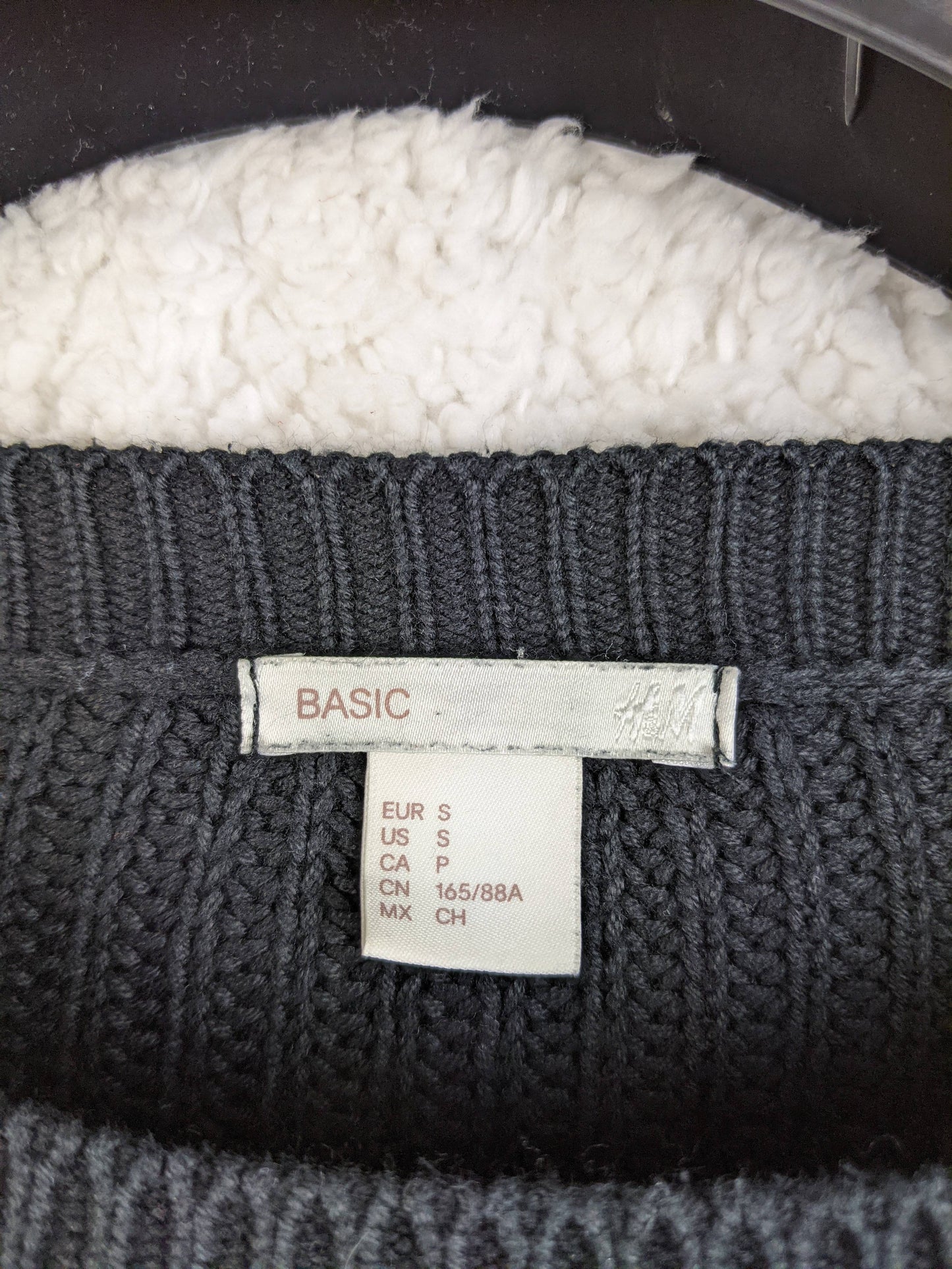 Size label of H&M sweater showing 'Basic' collection