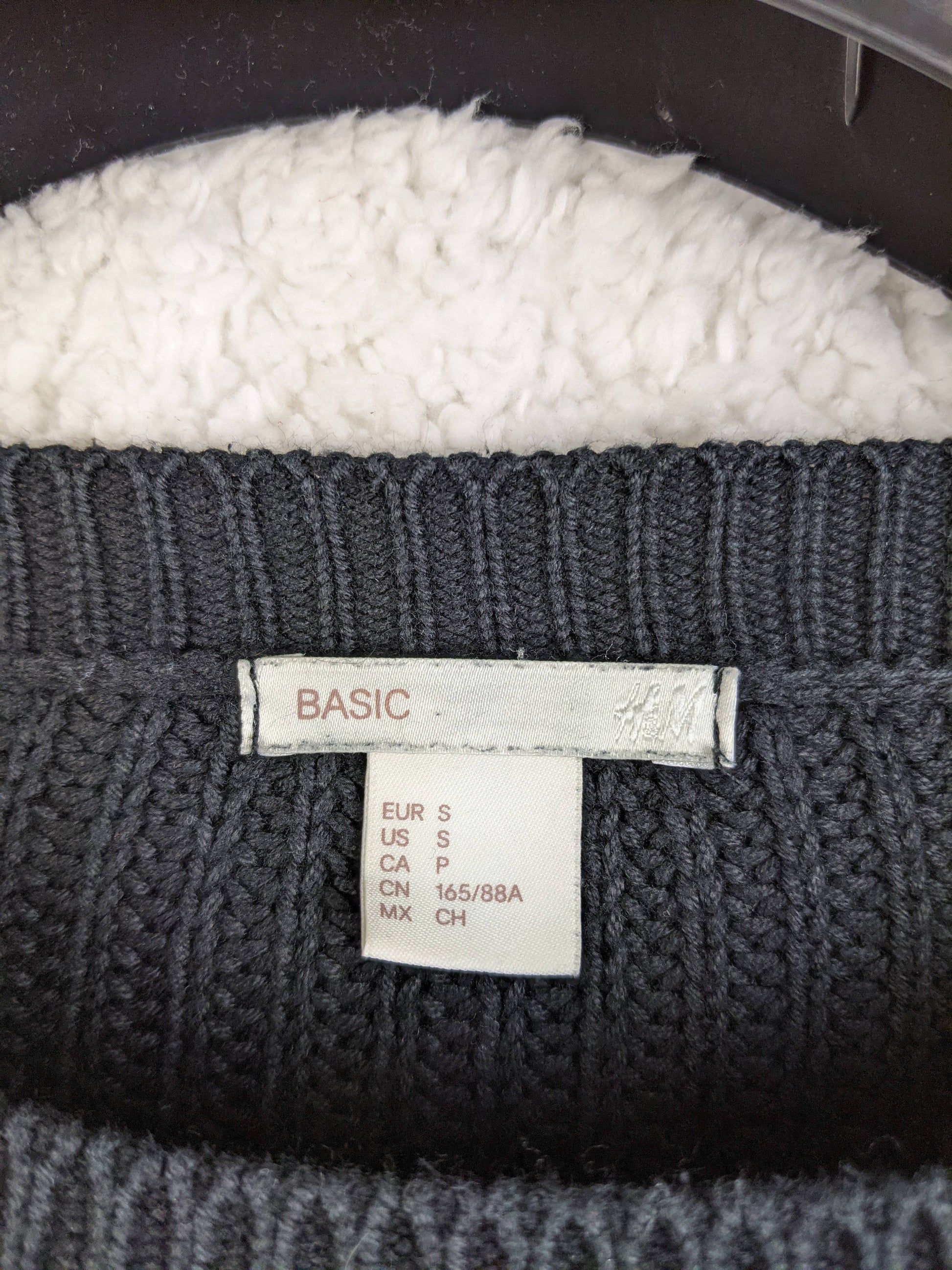 Size label of H&M sweater showing 'Basic' collection