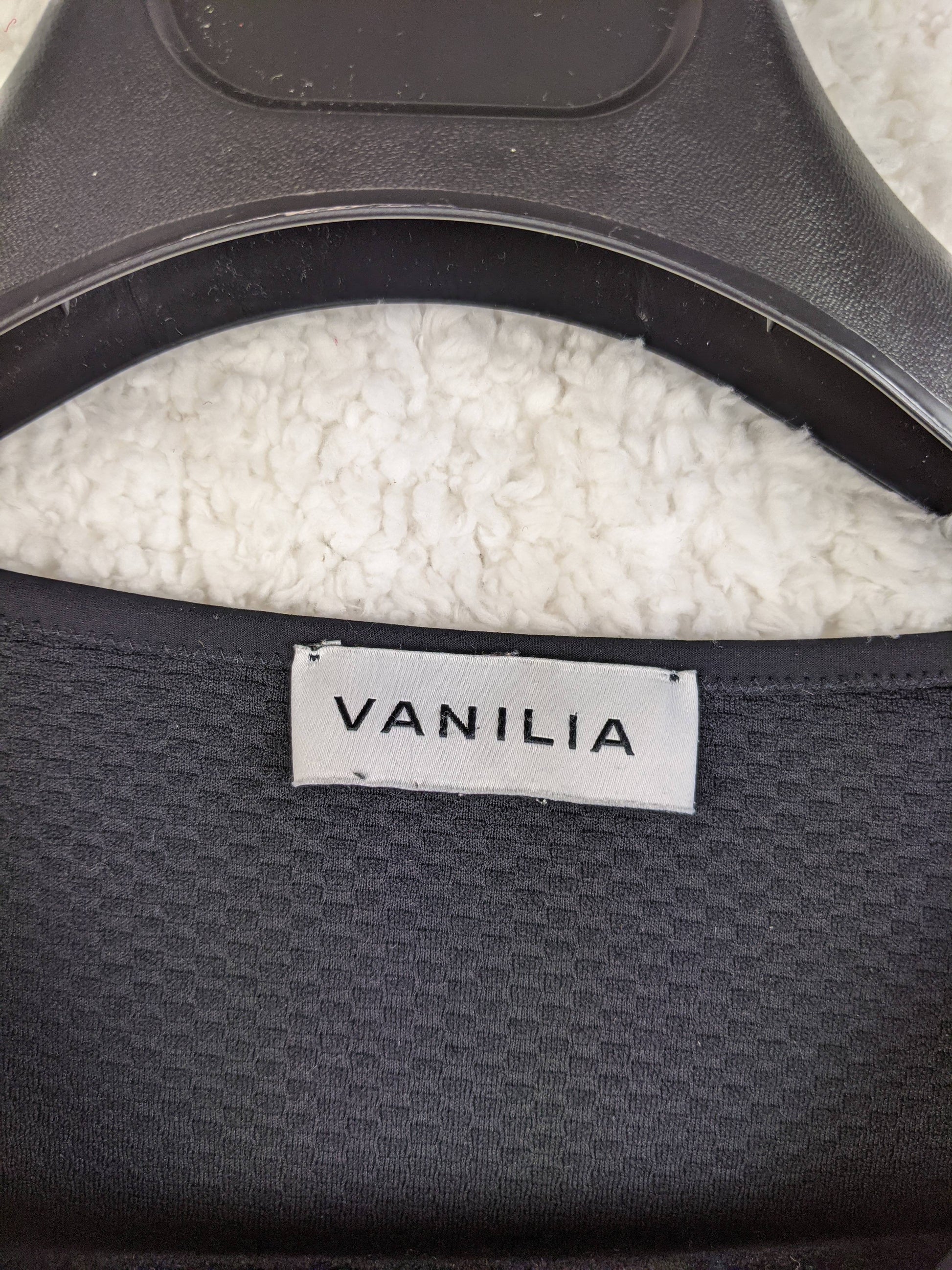 Close-up of Vanilia label on top