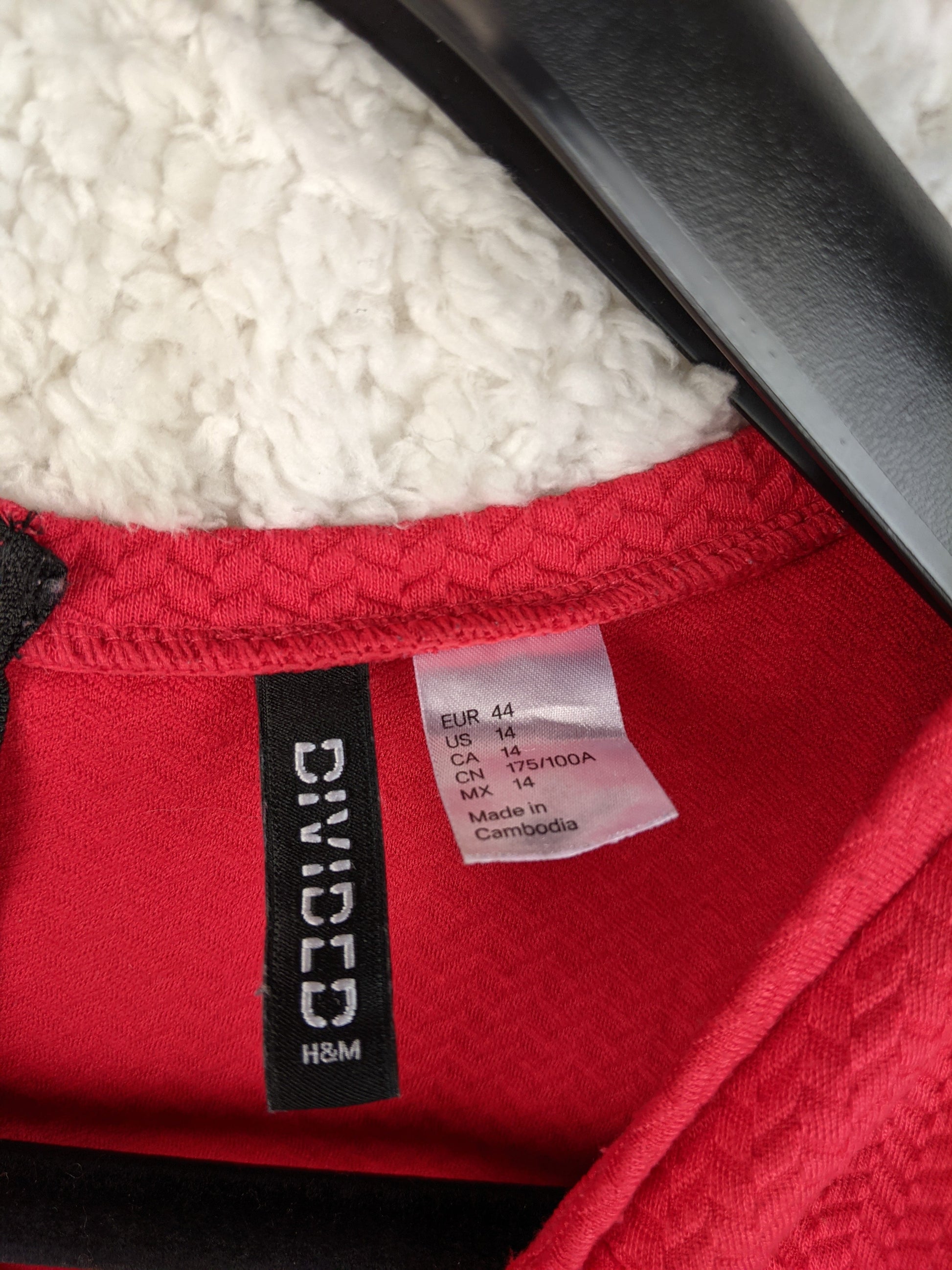 Close-up of label showing size and brand