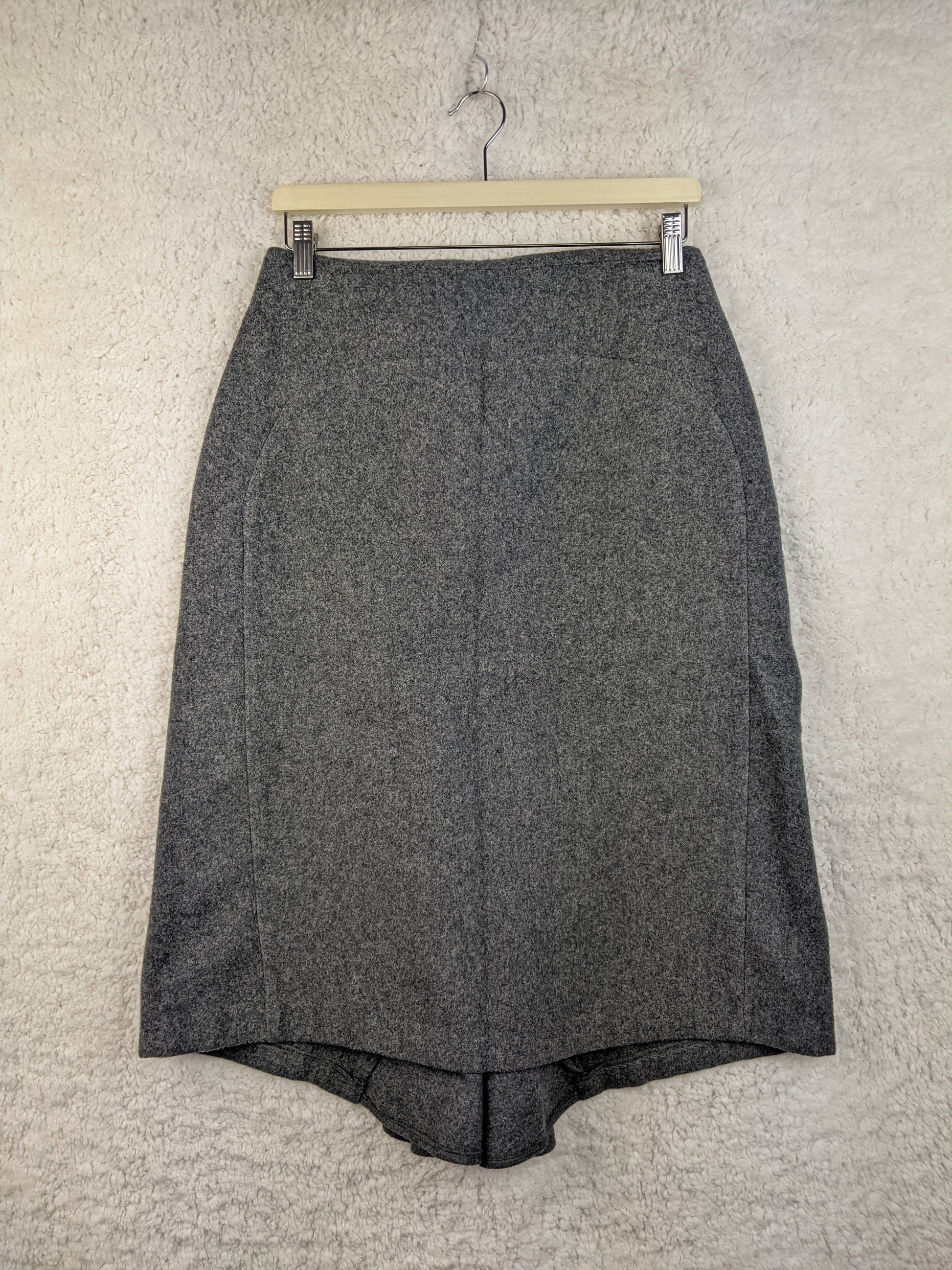 Front view of grey wool skirt by Analik