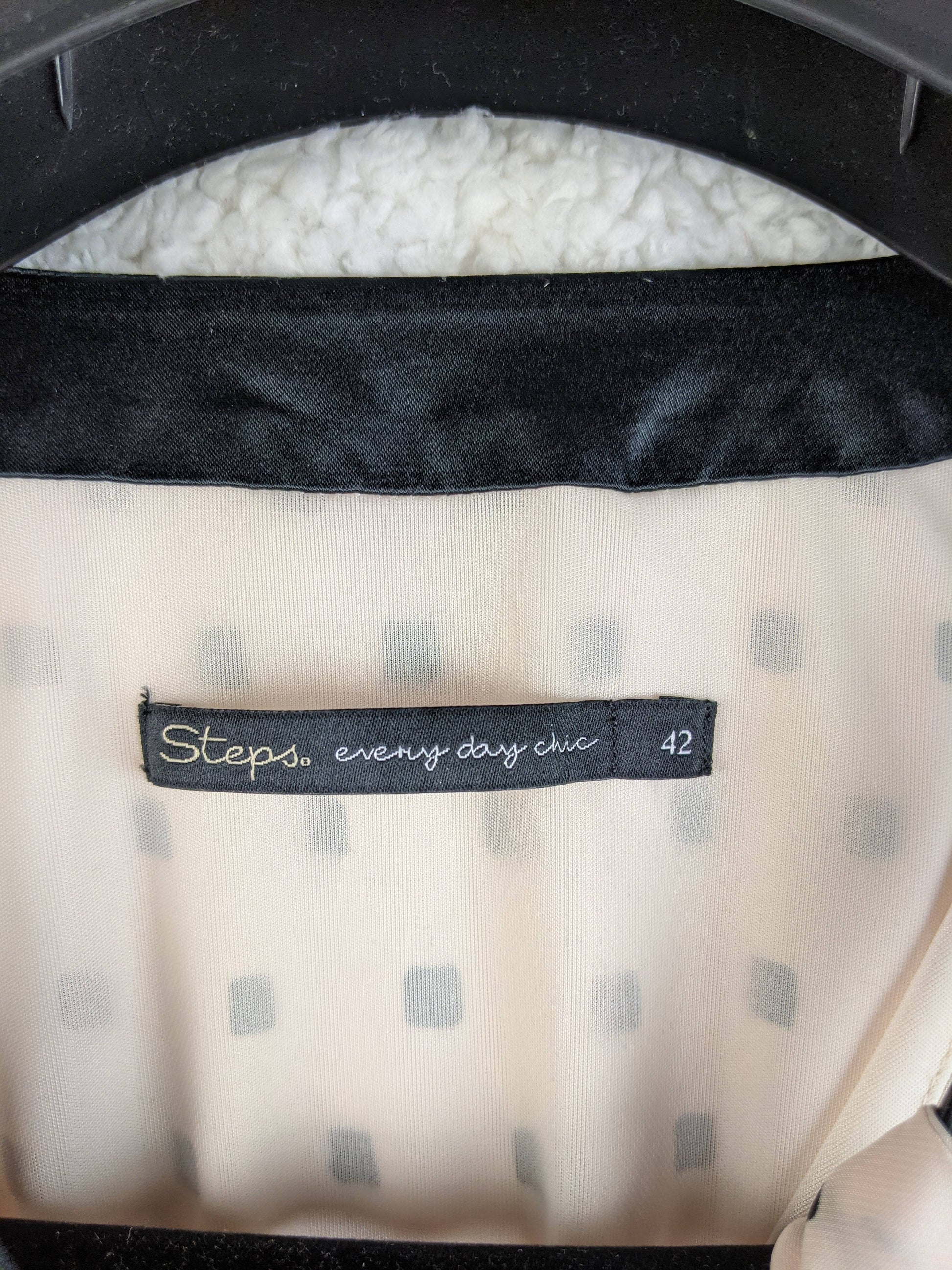 Close-up of Steps label and pattern