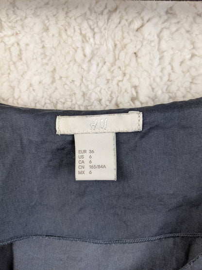 Label showing H&M brand and size details
