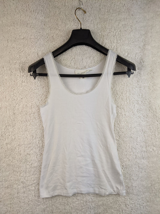 Front view of white lace trim tank top on hanger