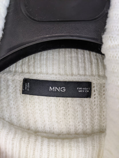 Label showing MNG brand and size information