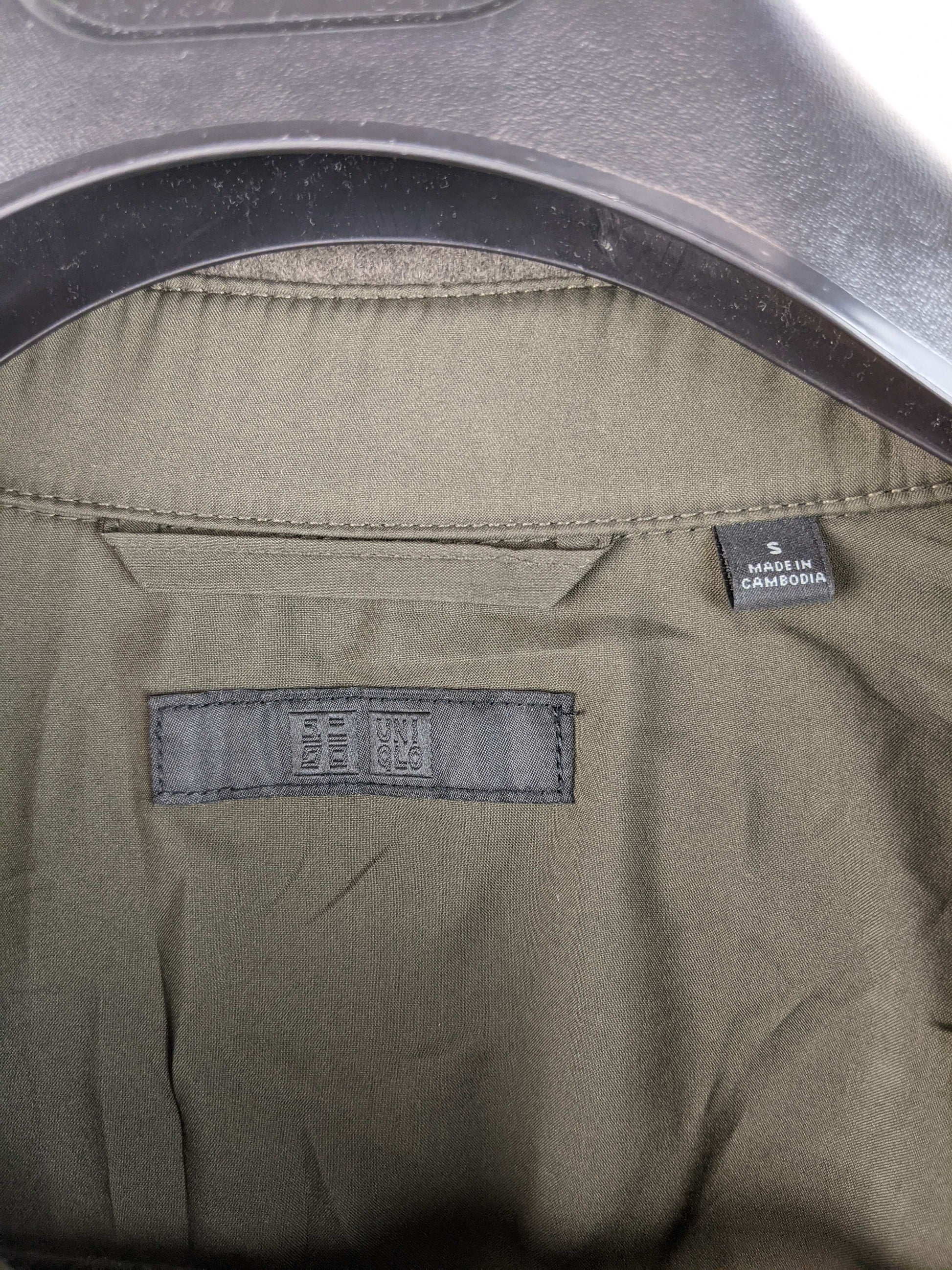 Label of Uniqlo checkered overshirt showing size Small
