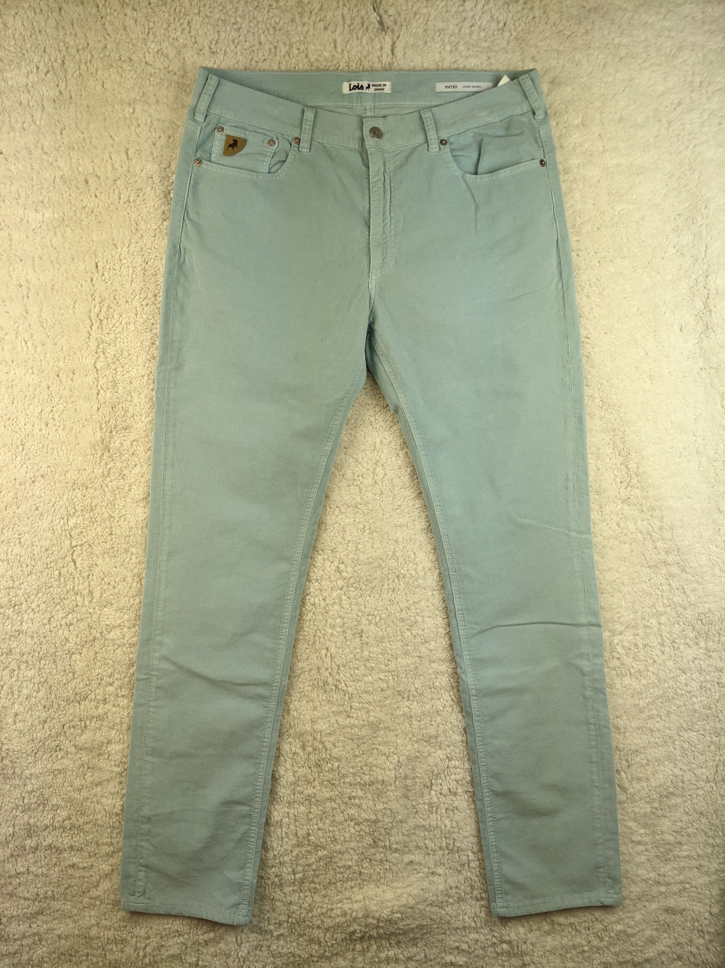 Front view of light blue Lois jeans