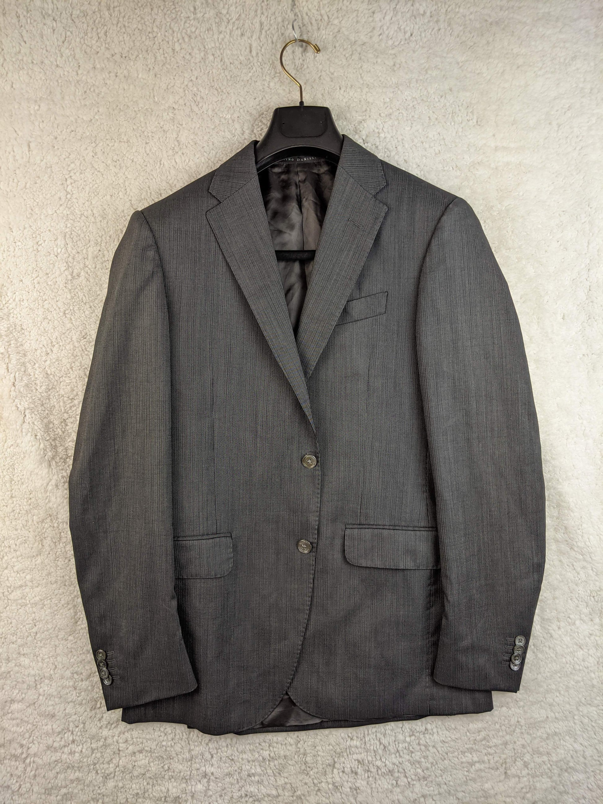 Front view of Nino Danieli gray blazer